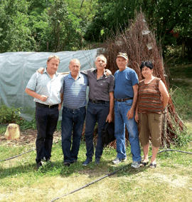 Eine Welt Handel EWH Pirsch GmbH: Karl Pirsch mit ProjektpartnerInnen "Donaukorb"